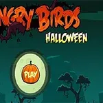 Karanlık bir ormanda, ortasında kabak şeklinde bir Play düğmesi olan ve üzerinde stilize edilmiş Halloween yazısı bulunan bir ekran