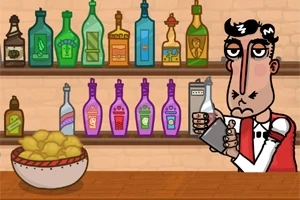 Barda arka planda çeşitli renkli içki şişeleri bulunan bir barmen, elinde bir shaker tutuyor