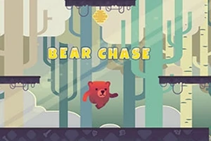 Ormanda kırmızı bir ayı, ağaçların arasında zıplarken, üstte Bear Chase yazısıyla tasvir edilmiştir