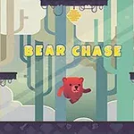 Ormanda kırmızı bir ayı, ağaçların arasında zıplarken, üstte Bear Chase yazısıyla tasvir edilmiştir