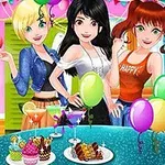 Bir parti ortamında, üç genç kadın renkli balonlar ve tatlılarla dolu bir masanın önünde poz veriyor