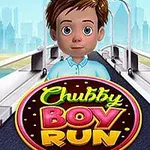 Koşu bandında duran mavi gömlekli, büyük gözlü bir çocuk ve önünde Chubby Boy Run yazılı bir tabela