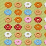 Farklı renklerde ve desenlerde dairesel donutların ızgara düzeninde sıralandığı bir görüntü