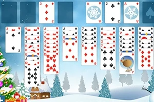 Kar temalı bir arka plan önünde dizilmiş iskambil kartları ve sol altta süslenmiş bir çam ağacı