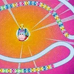 Renkli bir zincir ve ortasında sevimli karakter olan pembe ve turuncu bir arka plan üzerinde dolanan yol