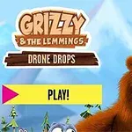 Bir ayı ve droneların olduğu bir sahne, üst kısımda dağ manzarası