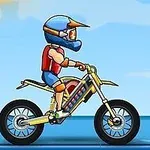 Kask ve koruyucu ekipman giymiş bir kişi motosiklet üzerinde duruyor, arka planda mavi gökyüzü var