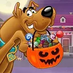 Scooby Doo, ağzında balkabağı şeklinde şeker dolu bir sepet tutuyor, arka planda dolunay ve süslemeli evler görülüyor
