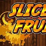 Sarı, turuncu ve kırmızı meyve sıçramalarının önünde Slice Fruit metni
