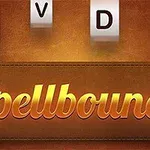Kahverengi bir arka plan üzerinde büyük harflerle Spellbound yazısı ve üzerlerinde T, V, D, O harflerinin bulunduğu kare kutucuklar