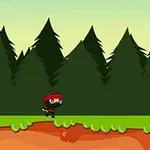 Kırmızı bantlı ve siyah kıyafetli bir ninja, arka planda çam ağaçları ve toprak bir zemin bulunan bir ormanda yürüyor