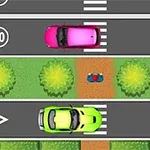 Pembe ve yeşil arabaların bulunduğu yol, ortasında ağacın yanında bir yaya geçidi