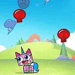 Renkli bir çizgi film dünyasında, üzgün yüz emojileri ve kırmızı kafatası simgeleri arasında duran pembe ve mavi bir unicorn kedi